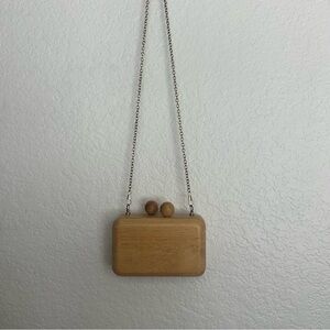 Wooden clutch